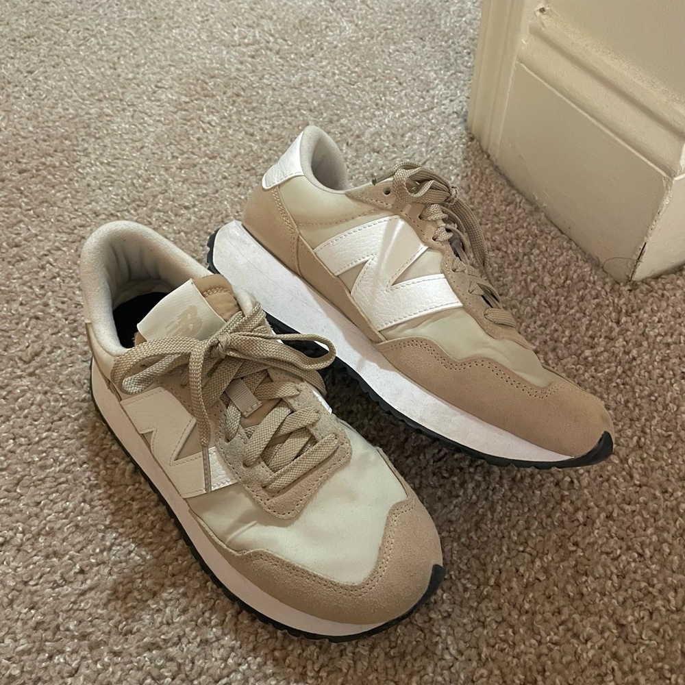 New Balance Women’s Tan Sneakers